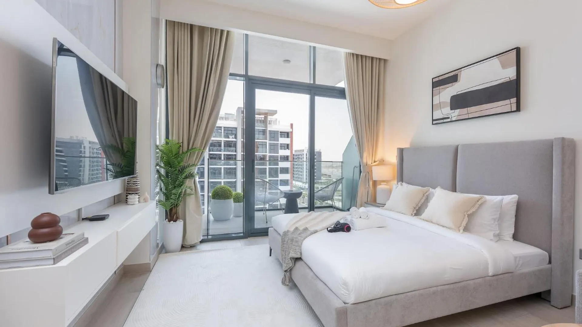 Apartment Cozy Studio In Azizi Riviera Sleeps 3 With Pool Dubai
