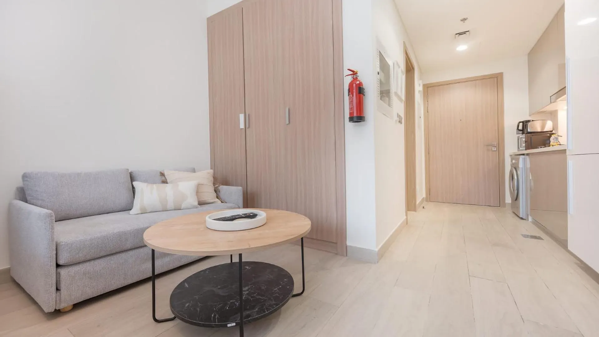 Cozy Studio In Azizi Riviera Sleeps 3 With Pool Dubai
