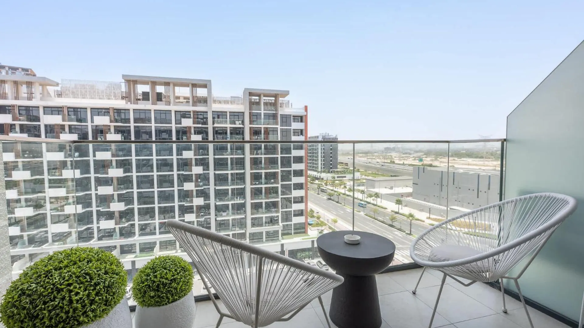 Cozy Studio In Azizi Riviera Sleeps 3 With Pool Dubai Apartment